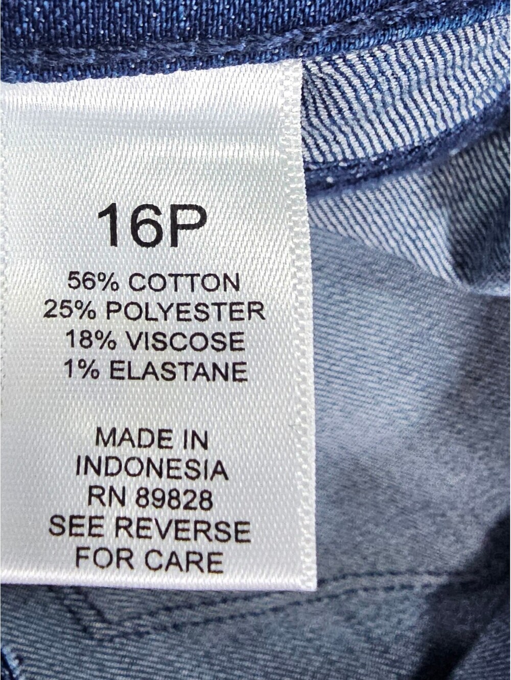 Isaac Mizrahi Live Womens 16P Petite Capri Jeans Stretch Denim Blue 24 Inseam - Picture 3 of 9